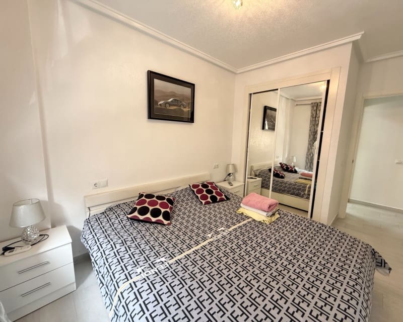 2 soveværelse Lejlighed til leje i Torrevieja - € 675 (Ref: 9049224)