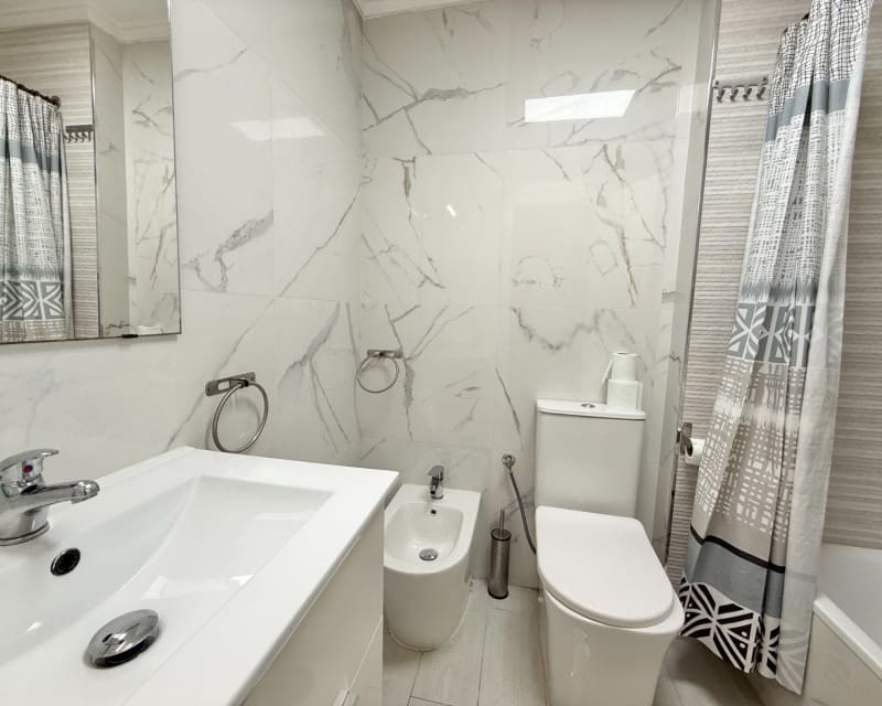 2 soveværelse Lejlighed til leje i Torrevieja - € 675 (Ref: 9049224)