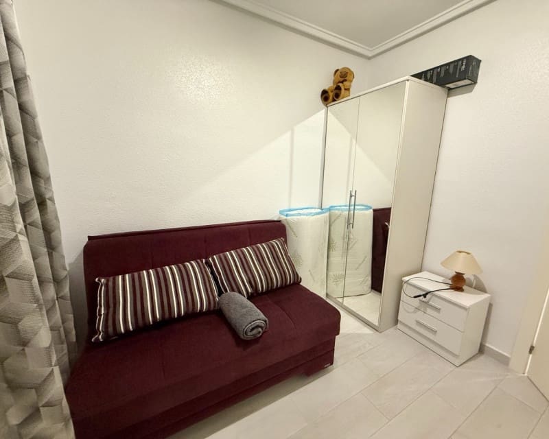 2 soveværelse Lejlighed til leje i Torrevieja - € 675 (Ref: 9049224)