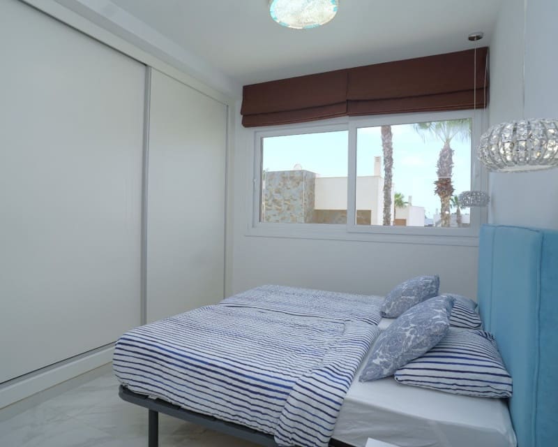 3 slaapkamer Villa te koop in Torrevieja met zwembad - € 749.000 (Ref: 9129025)