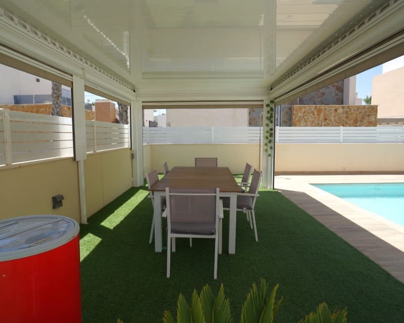 3 slaapkamer Villa te koop in Torrevieja met zwembad - € 749.000 (Ref: 9129025)