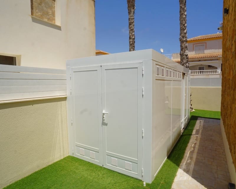 3 slaapkamer Villa te koop in Torrevieja met zwembad - € 749.000 (Ref: 9129025)