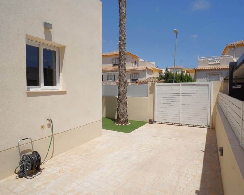 3 slaapkamer Villa te koop in Torrevieja met zwembad - € 749.000 (Ref: 9129025)