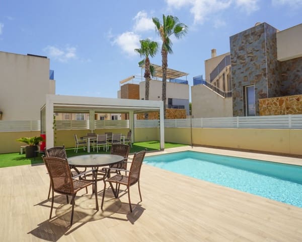3 bedroom Villa for sale in Torreblanca, Torrevieja with pool - € 749,000 (Ref: 9129025)