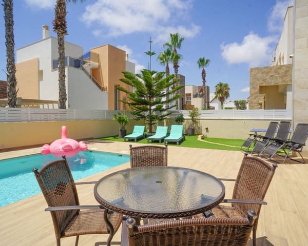 3 bedroom Villa for sale in Torreblanca, Torrevieja with pool - € 749,000 (Ref: 9129025)