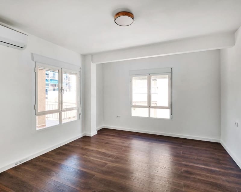 4 makuuhuone Huoneisto myytävänä paikassa Torrevieja - 319 995 € (Ref: 9184496)