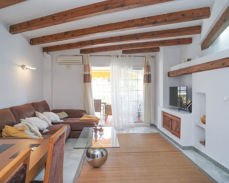 2 bedroom Apartment for rent in Torrevieja - € 850 (Ref: 9199928)