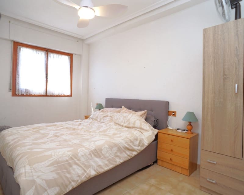 1 slaapkamer Appartement te koop in Torrevieja met zwembad - € 99.950 (Ref: 9228004)