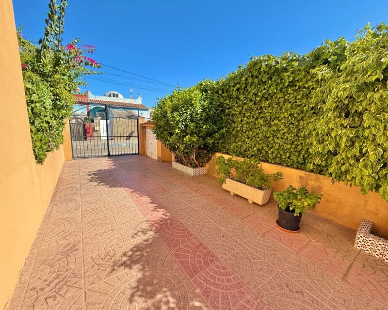 1 slaapkamer Appartement te koop in Torrevieja met zwembad - € 99.950 (Ref: 9228004)