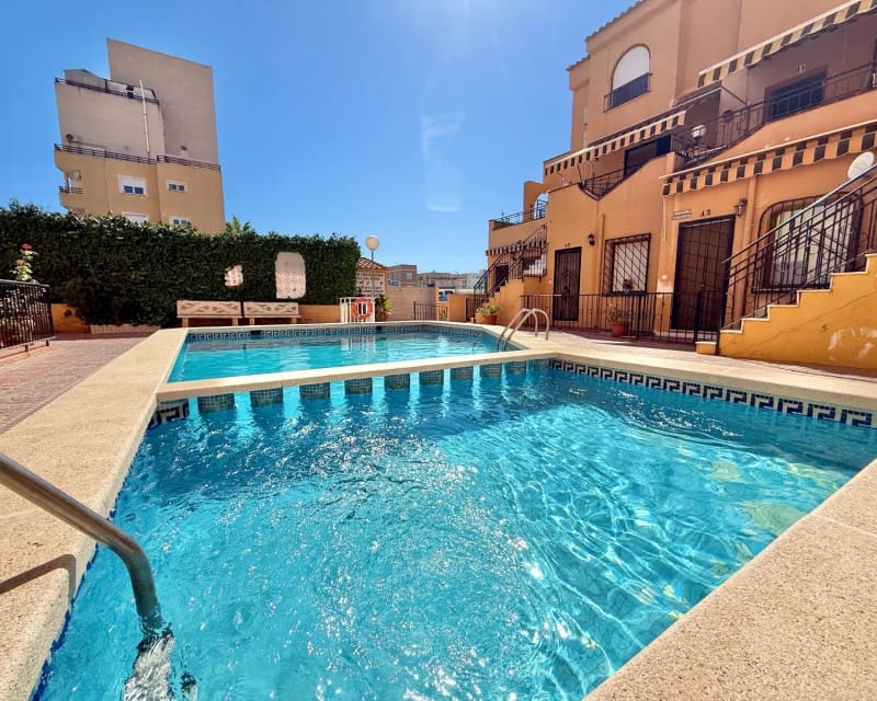 1 slaapkamer Appartement te koop in Torrevieja met zwembad - € 99.950 (Ref: 9228004)