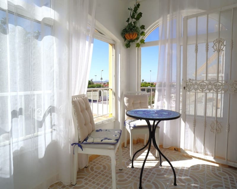 2 bedroom Apartment for rent in Torrevieja with pool - € 800 (Ref: 9245708)
