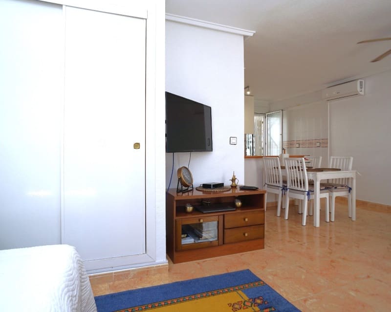 2 bedroom Apartment for rent in Torrevieja with pool - € 800 (Ref: 9245708)