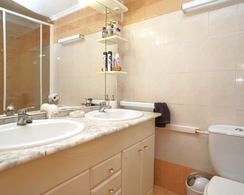 2 bedroom Apartment for rent in Torrevieja with pool - € 800 (Ref: 9245708)