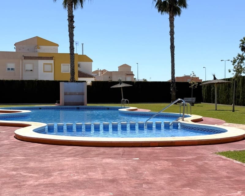 2 bedroom Apartment for rent in Torrevieja with pool - € 800 (Ref: 9245708)