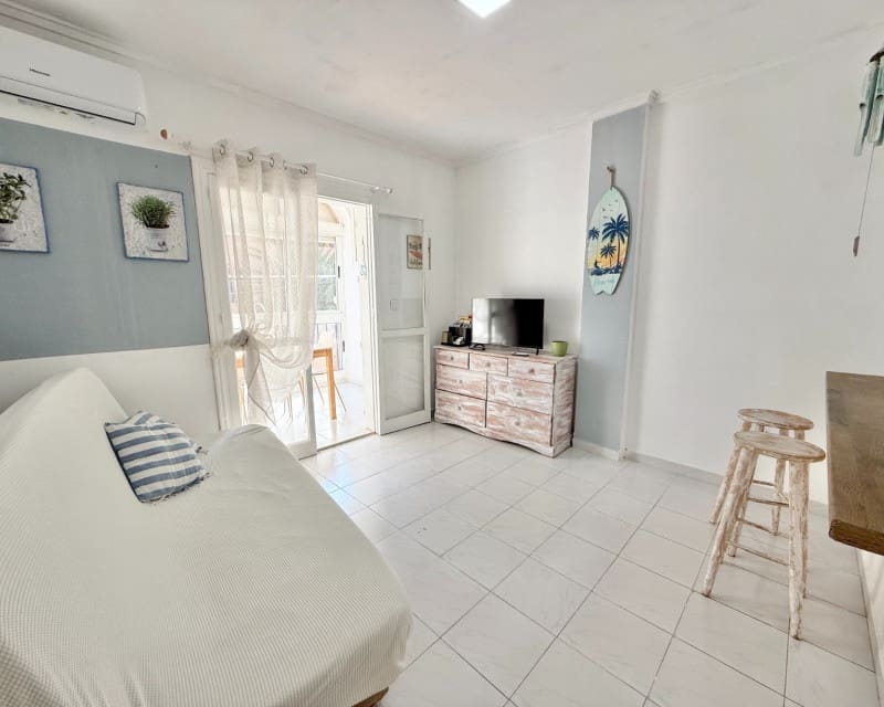 Appartement de 1 chambre à louer à Torrevieja avec piscine - 675 € (Ref: 9282798)