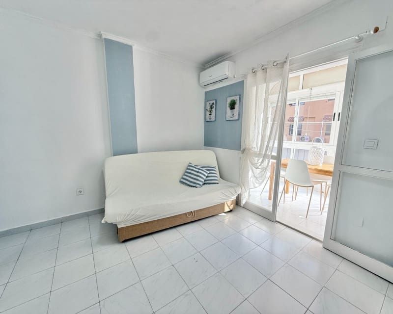 Appartement de 1 chambre à louer à Torrevieja avec piscine - 675 € (Ref: 9282798)
