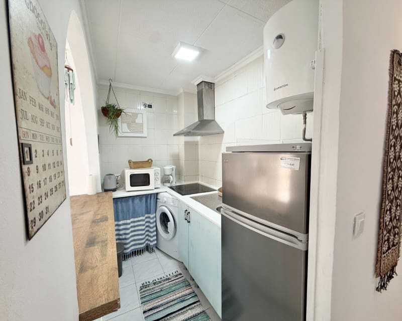 Appartement de 1 chambre à louer à Torrevieja avec piscine - 675 € (Ref: 9282798)