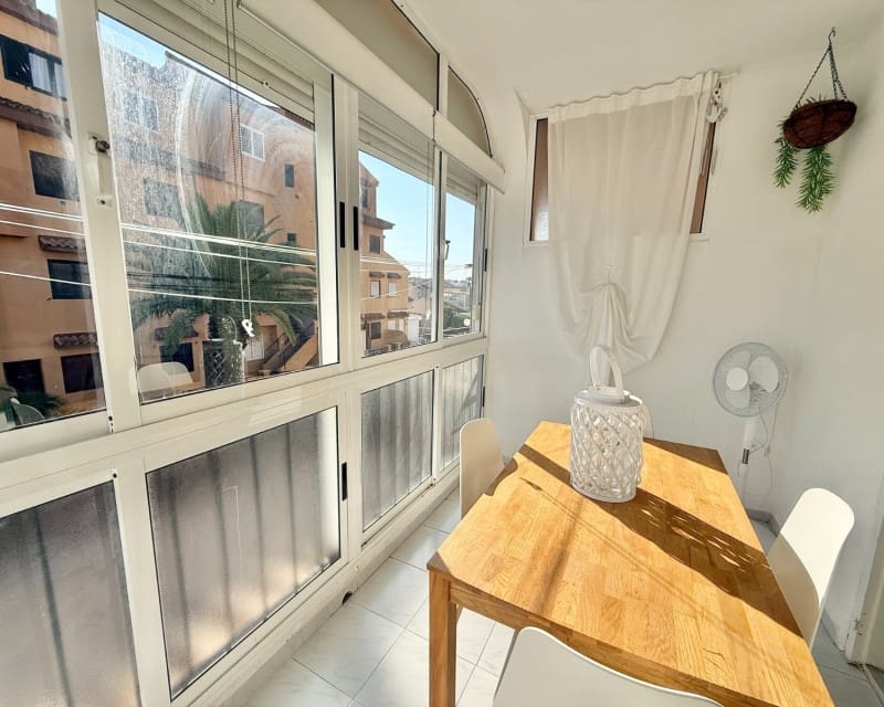 Appartement de 1 chambre à louer à Torrevieja avec piscine - 675 € (Ref: 9282798)
