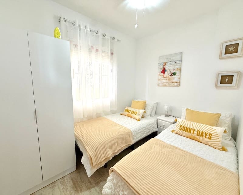 2 soveværelse Lejlighed til salg i Torrevieja med swimmingpool - € 115.000 (Ref: 9283518)