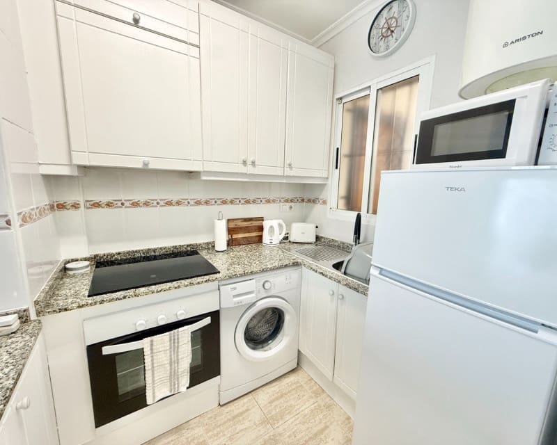 2 soveværelse Lejlighed til salg i Torrevieja med swimmingpool - € 115.000 (Ref: 9283518)