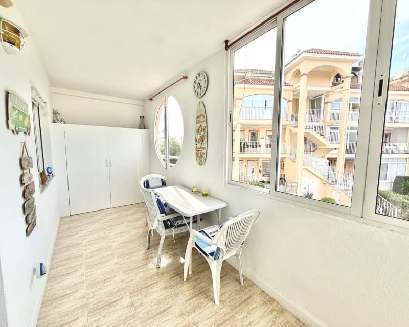 2 soveværelse Lejlighed til salg i Torrevieja med swimmingpool - € 115.000 (Ref: 9283518)