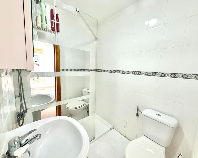 2 soveværelse Lejlighed til salg i Torrevieja med swimmingpool - € 115.000 (Ref: 9283518)