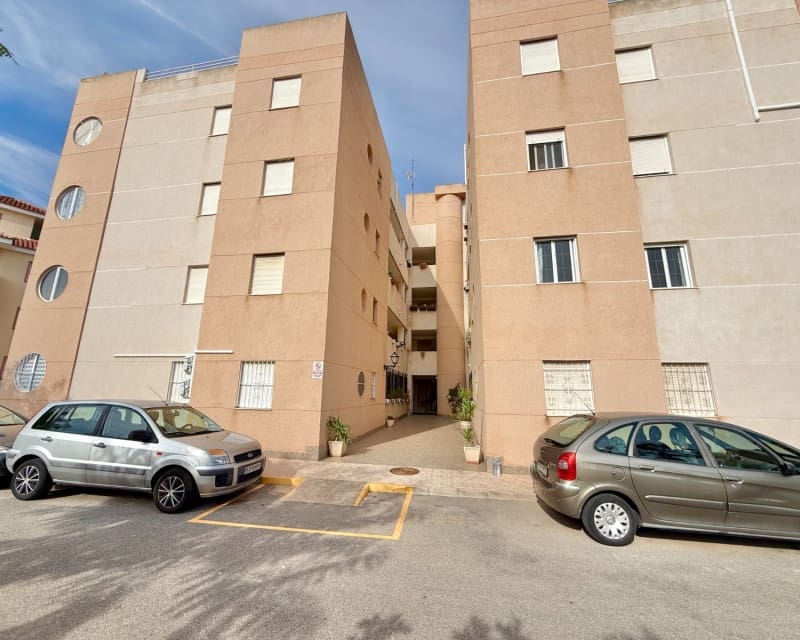 2 soveværelse Lejlighed til salg i Torrevieja med swimmingpool - € 115.000 (Ref: 9283518)