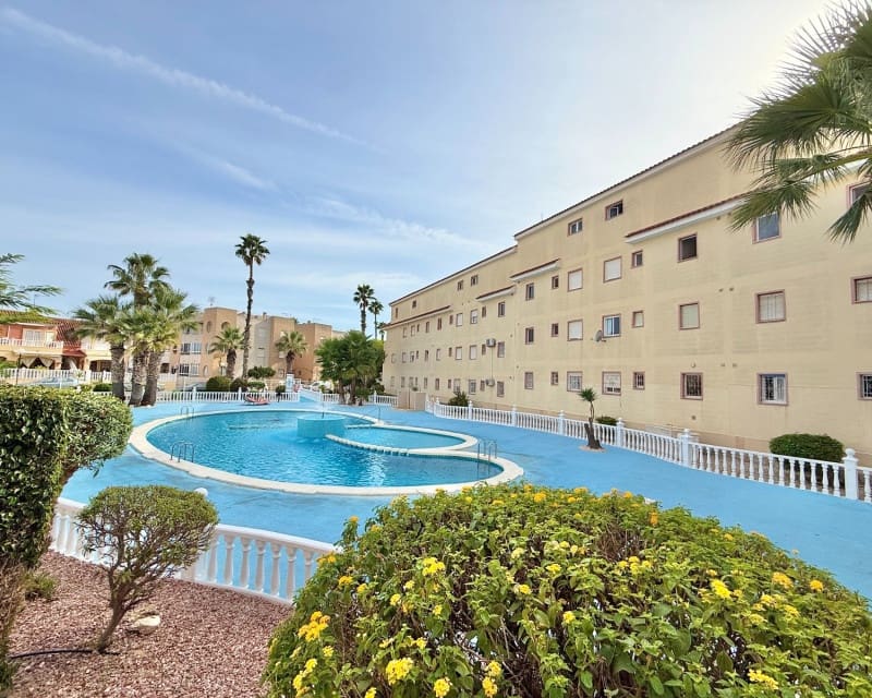 2 soveværelse Lejlighed til salg i Torrevieja med swimmingpool - € 115.000 (Ref: 9283518)