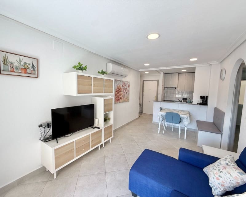 Apartamento de 2 habitaciones en Torrevieja en venta con piscina - 129.000 € (Ref: 9289336)