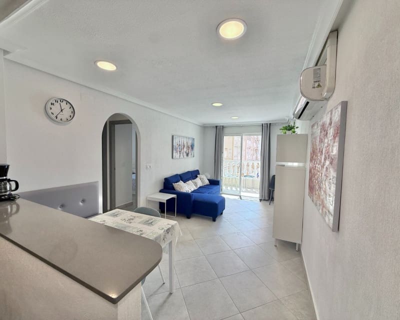 Apartamento de 2 habitaciones en Torrevieja en venta con piscina - 129.000 € (Ref: 9289336)