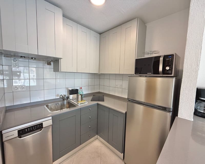 Apartamento de 2 habitaciones en Torrevieja en venta con piscina - 129.000 € (Ref: 9289336)