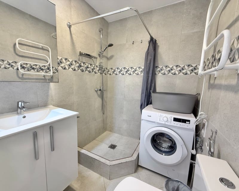 Apartamento de 2 habitaciones en Torrevieja en venta con piscina - 129.000 € (Ref: 9289336)