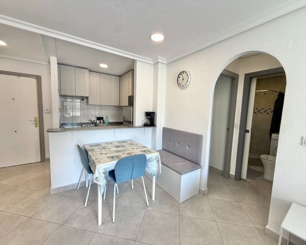 Apartamento de 2 habitaciones en Centro, Torrevieja en venta con piscina - 129.000 € (Ref: 9289336)