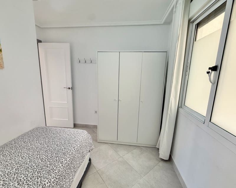 Apartamento de 2 habitaciones en Torrevieja en venta con piscina - 129.000 € (Ref: 9289336)