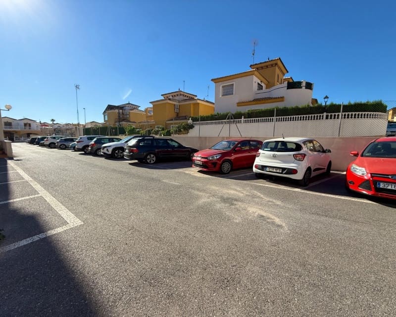 Appartement de 2 chambres à louer à Los Altos avec piscine - 750 € (Ref: 9329913)