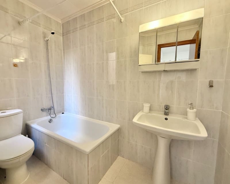 1 makuuhuone Huoneisto myytävänä paikassa Torrevieja mukana uima-altaan - 99 500 € (Ref: 9366917)