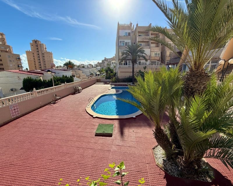 1 makuuhuone Huoneisto myytävänä paikassa Torrevieja mukana uima-altaan - 99 500 € (Ref: 9366917)