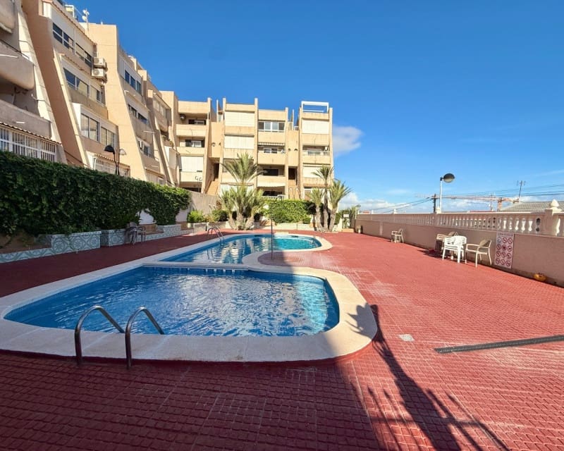 1 makuuhuone Huoneisto myytävänä paikassa Torrevieja mukana uima-altaan - 99 500 € (Ref: 9366917)