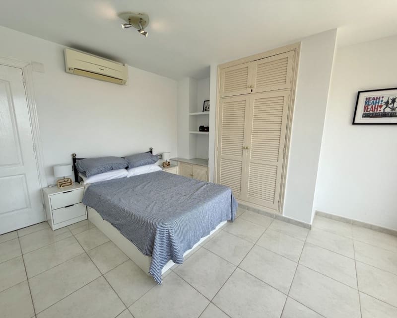 Maison de Ville de 2 chambres à louer à Torrevieja avec piscine - 1 000 € (Ref: 9426197)