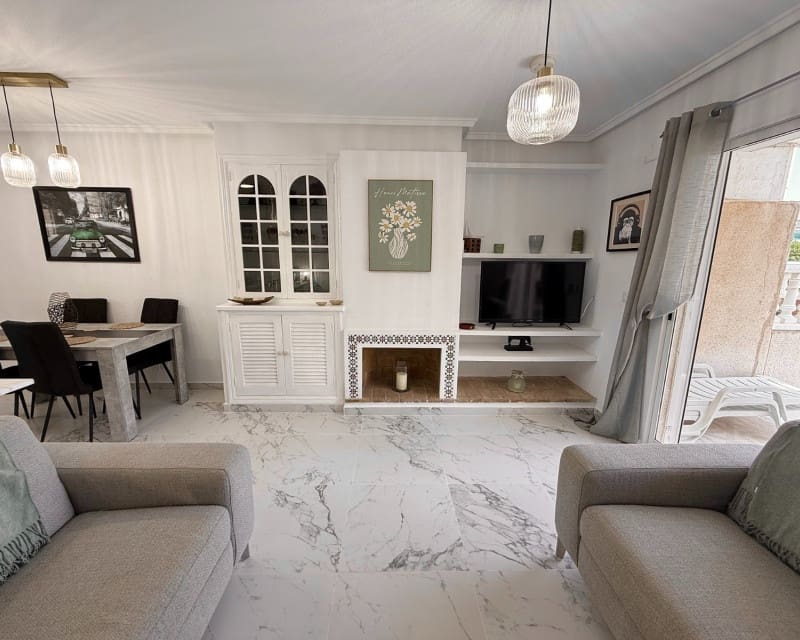 Maison de Ville de 2 chambres à louer à Torrevieja avec piscine - 1 000 € (Ref: 9426197)