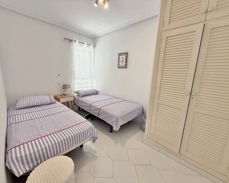 Maison de Ville de 2 chambres à louer à Torrevieja avec piscine - 1 000 € (Ref: 9426197)