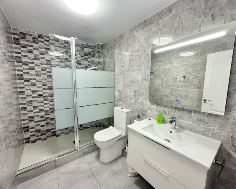 Maison de Ville de 2 chambres à louer à Torrevieja avec piscine - 1 000 € (Ref: 9426197)