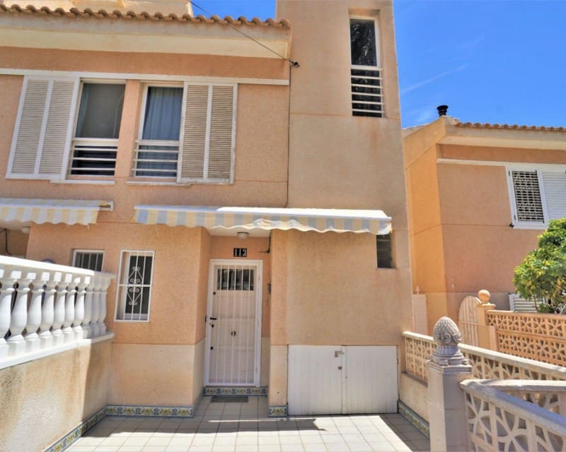 Maison de Ville de 2 chambres à louer à Torrevieja avec piscine - 1 000 € (Ref: 9426197)