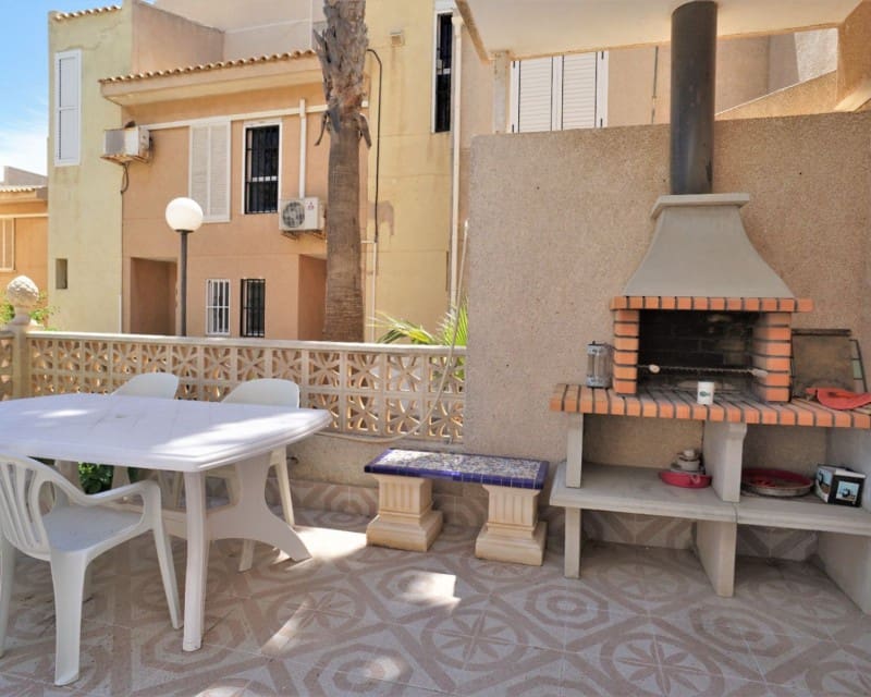 Maison de Ville de 2 chambres à louer à Torrevieja avec piscine - 1 000 € (Ref: 9426197)