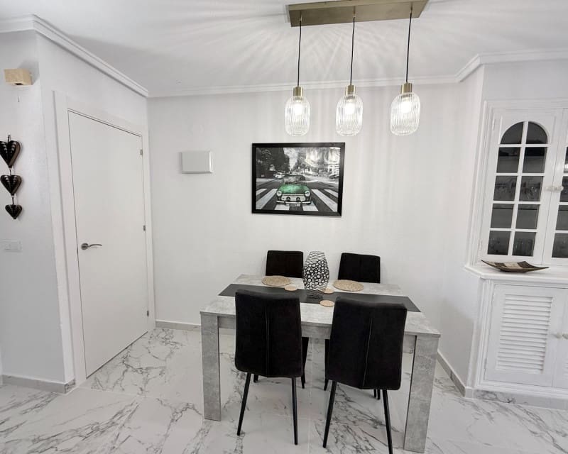 Maison de Ville de 2 chambres à louer à Torrevieja avec piscine - 1 000 € (Ref: 9426197)