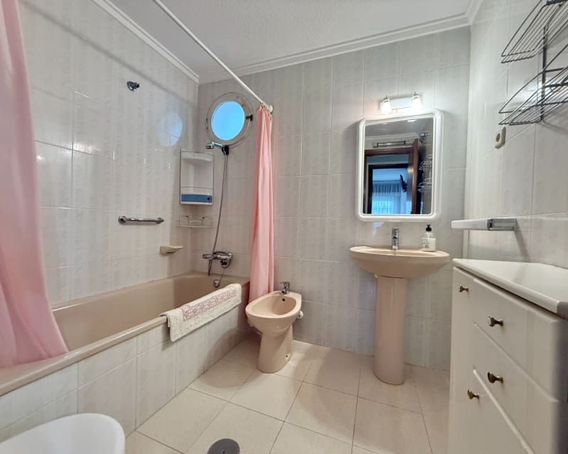 1 makuuhuone Huoneisto vuokrattavana paikassa Torrevieja mukana uima-altaan - 675 € (Ref: 9450501)