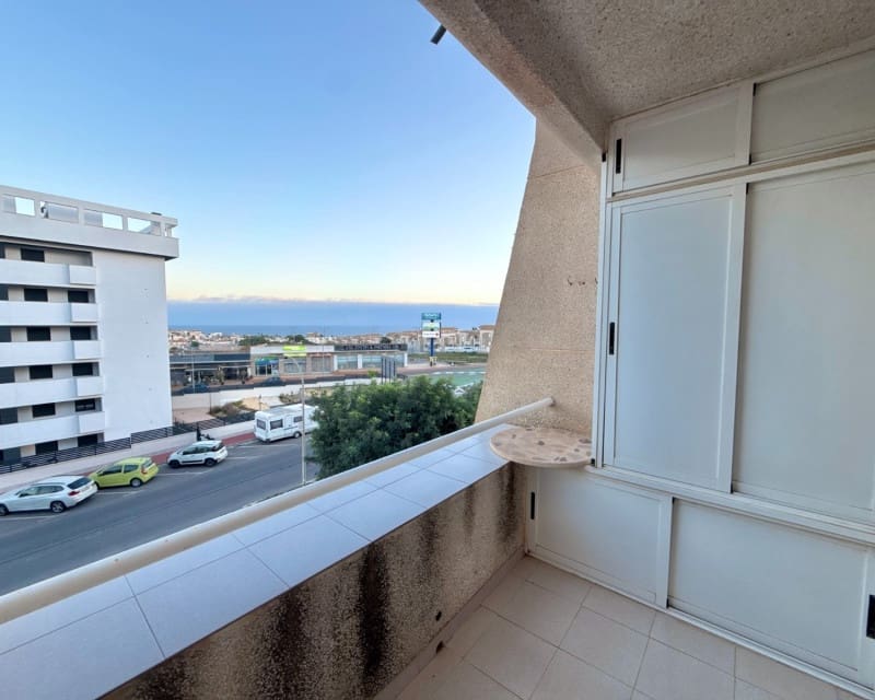 1 makuuhuone Huoneisto vuokrattavana paikassa Torrevieja mukana uima-altaan - 675 € (Ref: 9450501)