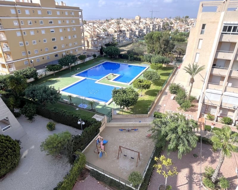 1 makuuhuone Huoneisto vuokrattavana paikassa Torrevieja mukana uima-altaan - 675 € (Ref: 9450501)