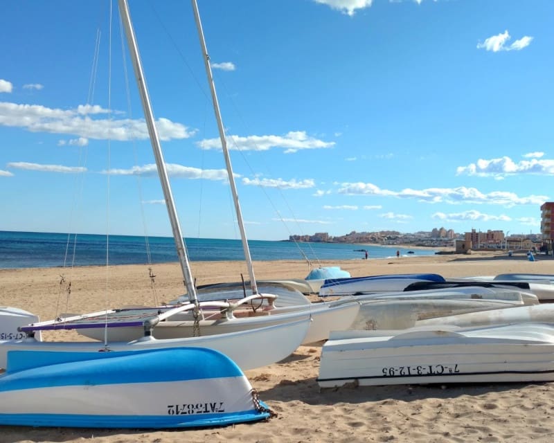 3 Zimmer Apartment zu vermieten in La Mata mit Pool - 1.100 € (Ref: 9464858)