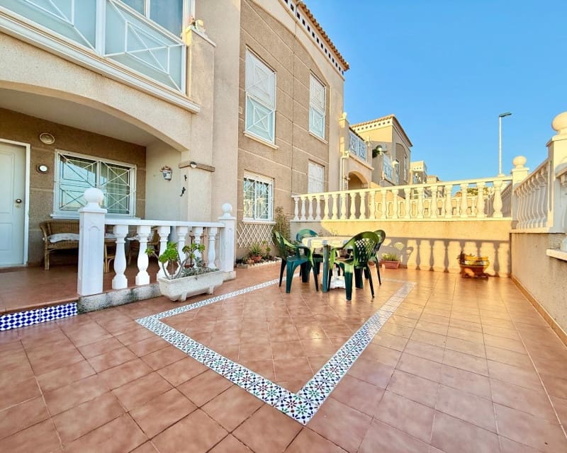 Apartamento de 2 habitaciones en Torrevieja en venta con piscina garaje - 159.995 € (Ref: 9510095)